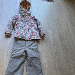 Carters 2 piece snow suit size 6
